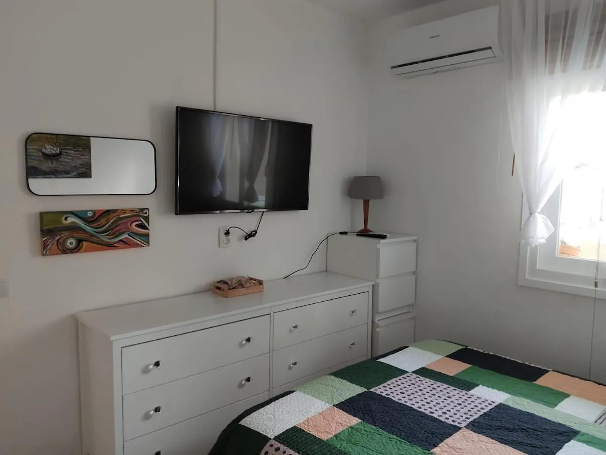 בנאלמדנה Beachfront Apartment