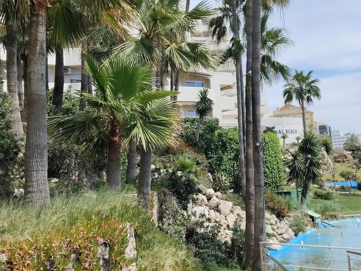 בנאלמדנה Beachfront Apartment 0*,