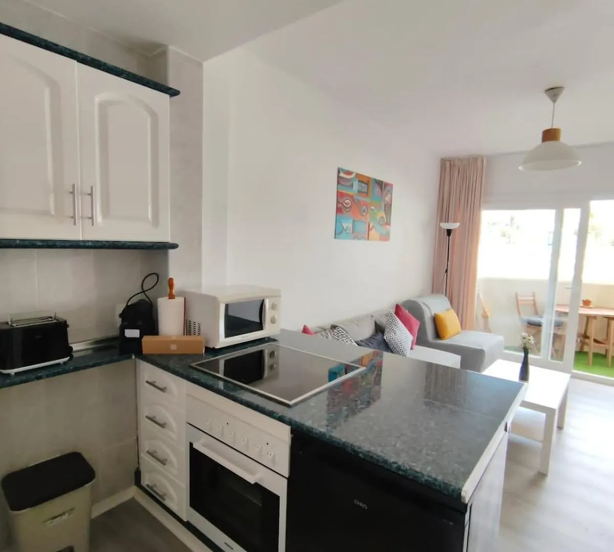 בנאלמדנה Beachfront Apartment